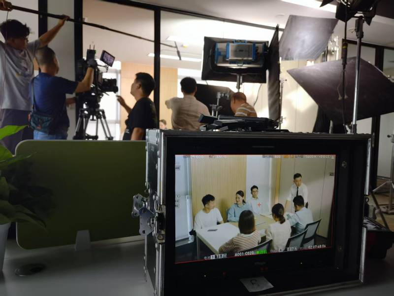 五常市TVC拍摄公司：科技产品视觉化大师，诠释未来感与功能美学